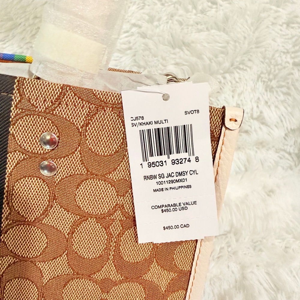 COACH DEMPSEY TOTE 22
IN SIGNATURE JACQUARD WITH RAINBOW STRIPE + LG WRISTLET - Picture 8 of 9